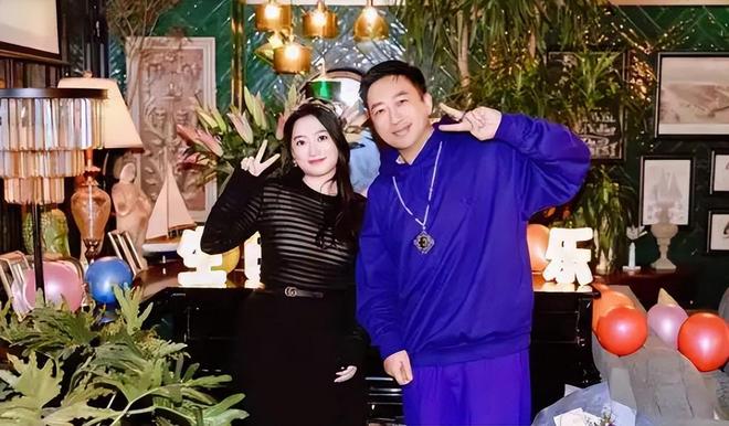业内倒油！曝前经纪人对赵露思太好 ，尽全力捧她上位，反手背刺
