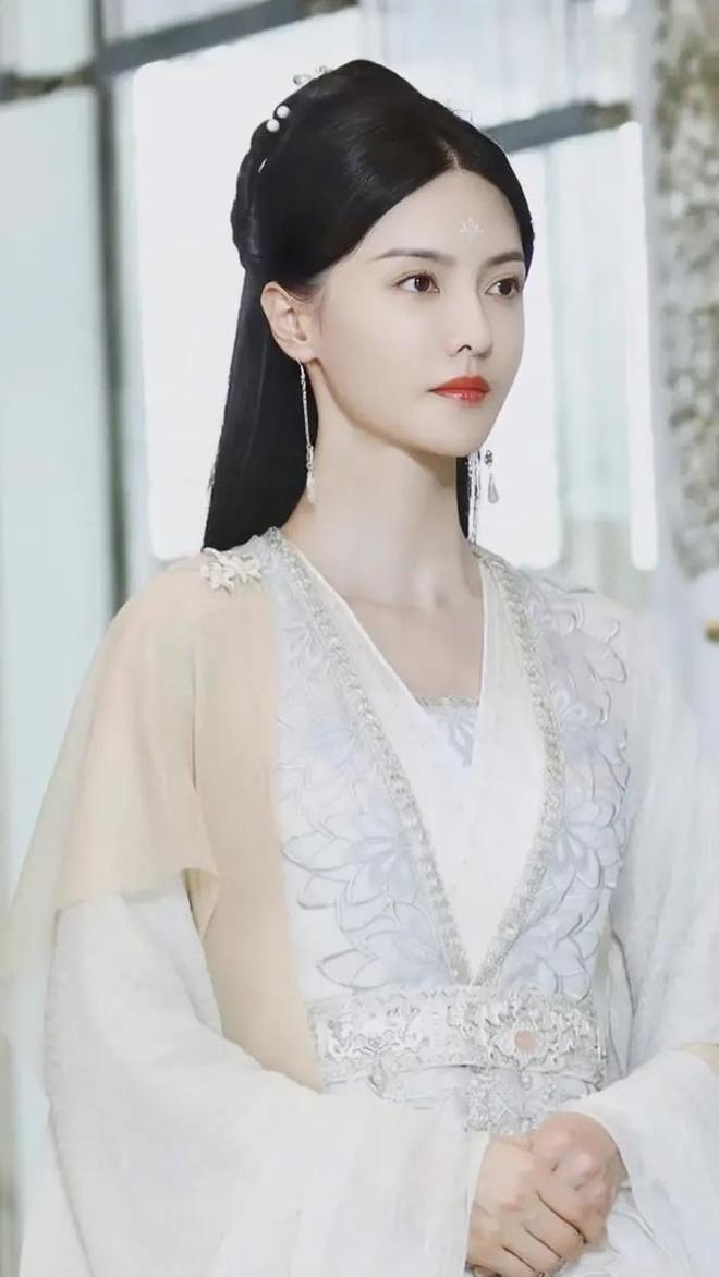 银河酷娱给张芷溪发律师函，张芷溪三句话回应，赵露思粉丝下场