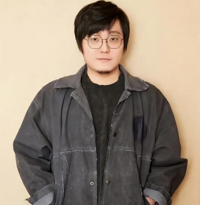李诞评论区沦陷！网友刷屏要求给柳岩道歉，本人破防关闭评论