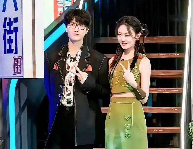 许嵩冯禧被曝秘密结婚！男方家人正筹备婚礼，妈妈曾点赞催婚评论