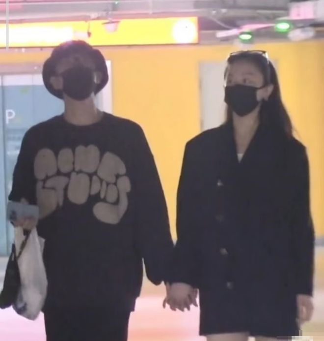 许嵩冯禧被曝秘密结婚！男方家人正筹备婚礼，妈妈曾点赞催婚评论