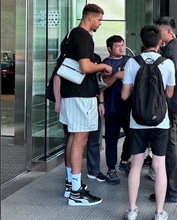 火辣！宝岛红姐爆与 NBA 球星开房！激烈互动撞断牙！