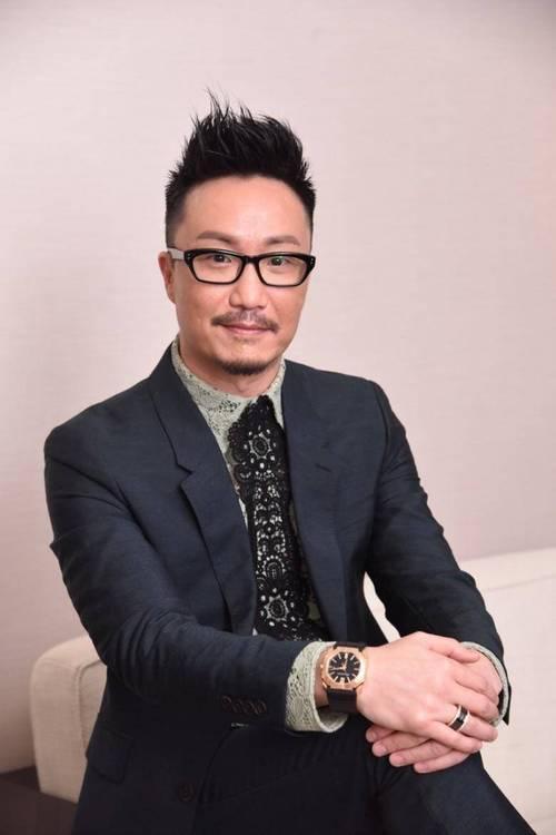 港媒爆郑中基婚变内幕！8000元抚养费不够花？爷爷放话要留住俩娃