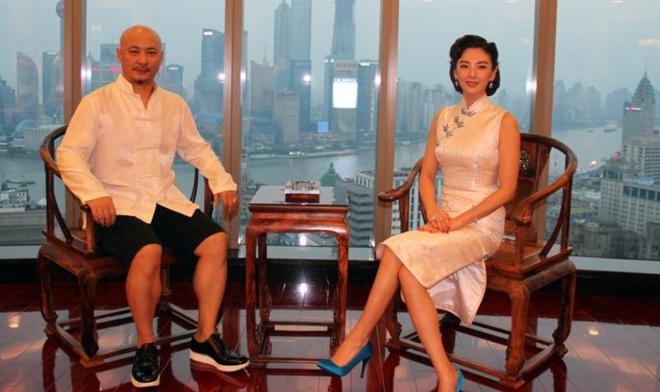 张雨绮和神秘男性同回住处，小男友很贴心，两婚两离后仍相信爱情