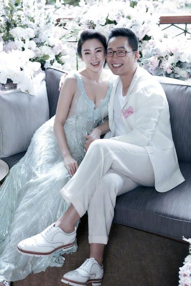 张雨绮和神秘男性同回住处，小男友很贴心，两婚两离后仍相信爱情