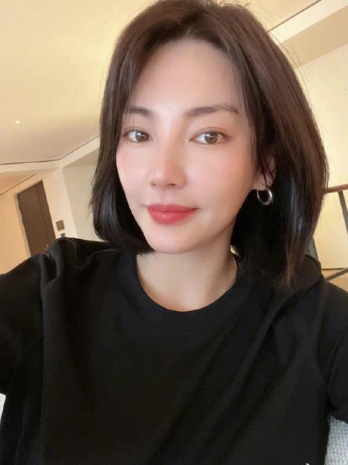张雨绮和神秘男性同回住处，小男友很贴心，两婚两离后仍相信爱情