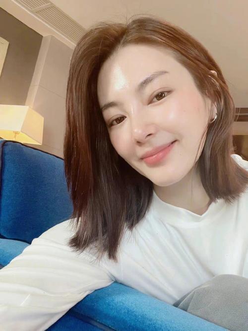 张雨绮和神秘男性同回住处，小男友很贴心，两婚两离后仍相信爱情