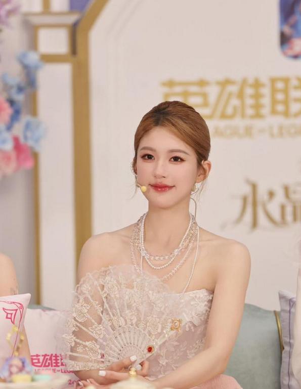 于正说赵露思很好，要给他寄苹果和蘑菇，却只字不提影视合作？