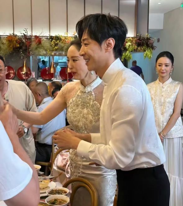 董璇张维伊因结账争吵！朋友倒油大男子主义，李维嘉吐槽爱面子