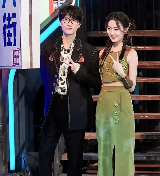于正出道当演员？董璇二婚先孕？黄奕女儿遭网暴？许嵩冯禧复合隐婚？糊咖女星惹女顶流？