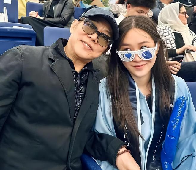 李连杰送大女儿陪嫁被嘲，疑似一分钱没花，还用女儿婚礼打广告