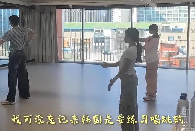 黄奕嘲讽网友惹众怒，放话前夫贩毒与女儿无关，遭抵制破防删评
