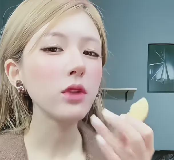 赵露思助农翻车！品牌股东是其好友，网友怒斥虚假直播呼吁封杀