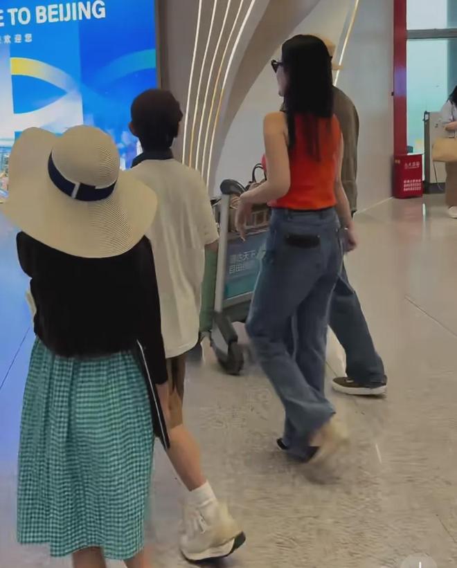 霍思燕代孕风波升级！女儿身高跟儿子差不多，遮掩多年不敢回应