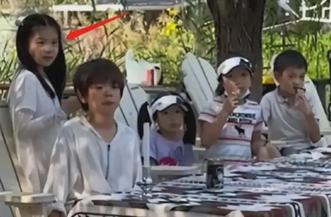 霍思燕代孕风波升级！女儿身高跟儿子差不多，遮掩多年不敢回应