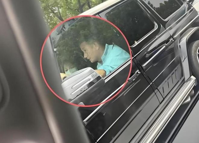 文章新女友身份曝光，外貌酷似李小冉，知情网友称女方去年才离婚