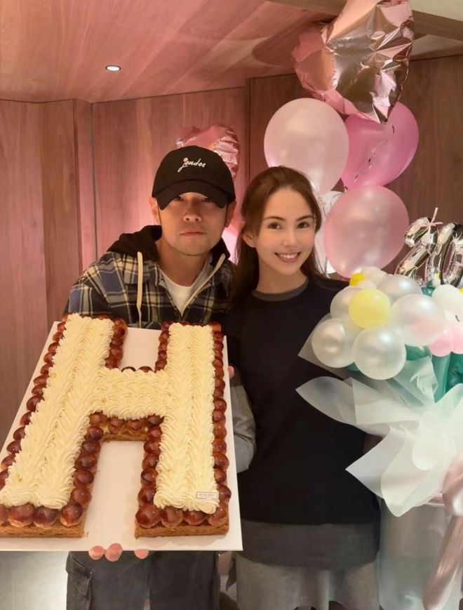 32岁昆凌疑似怀孕，肚子隆起孕相明显，曾透露想拼生第四胎