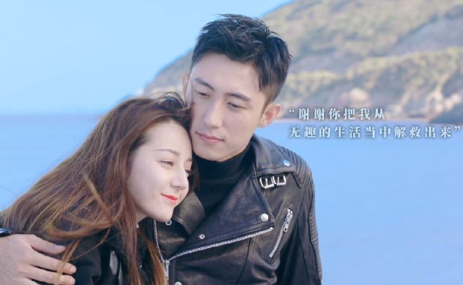 热巴被曝和黄景瑜拍同一本杂志，网友怀疑二人没分手，还可能同城