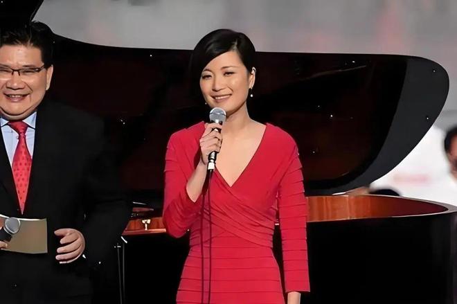 低调嫁海归生子，被吊销主持人证，甚至封杀，她都经历了什么？
