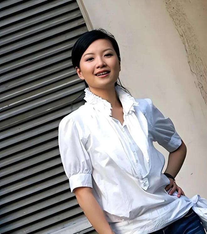 低调嫁海归生子，被吊销主持人证，甚至封杀，她都经历了什么？