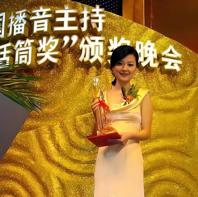 低调嫁海归生子，被吊销主持人证，甚至封杀，她都经历了什么？