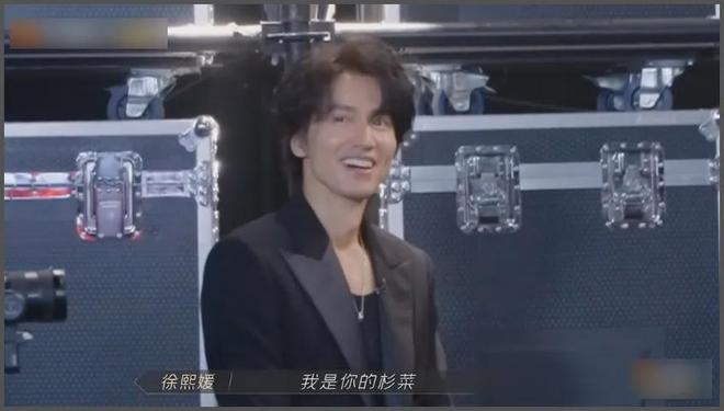 大S雕像迟迟没落成，言承旭只能到墓园祭拜，当场落泪吃饭都在哭
