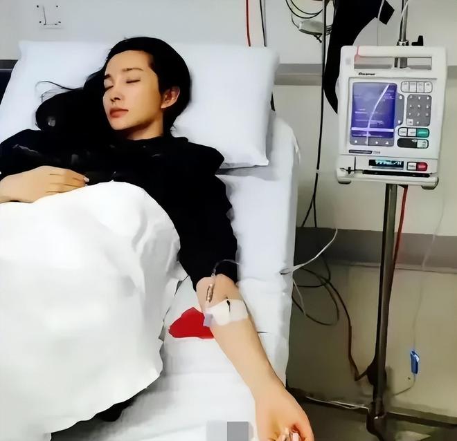 TVB艺人吐槽内地医生敷衍， 父亲摔倒忍痛返港，评论区大翻车