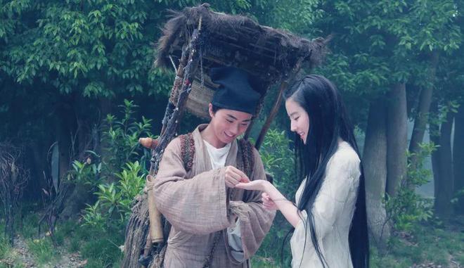 《戏台》彩蛋震撼，余少群演虞姬绝了！17年后再翻红，43岁仍未婚