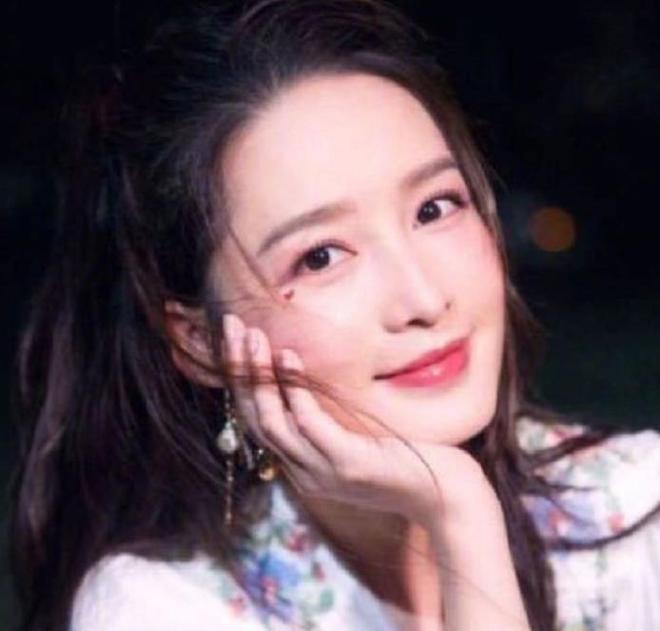 李沁自曝为花少7上化妆课？看综艺画面，你给她的化妆技术打几分