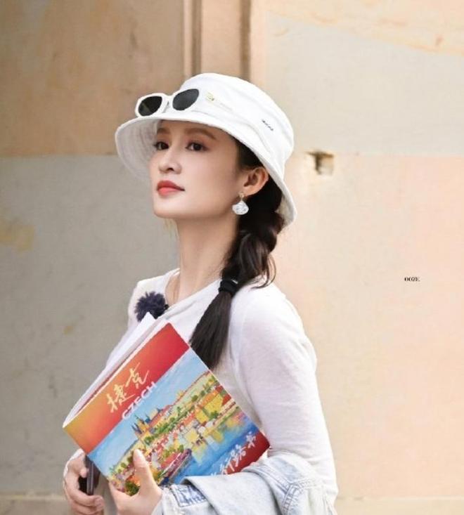 李沁自曝为花少7上化妆课？看综艺画面，你给她的化妆技术打几分