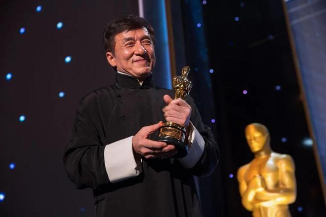 华人最后一位世界级巨星：71岁，正是闯的年纪！