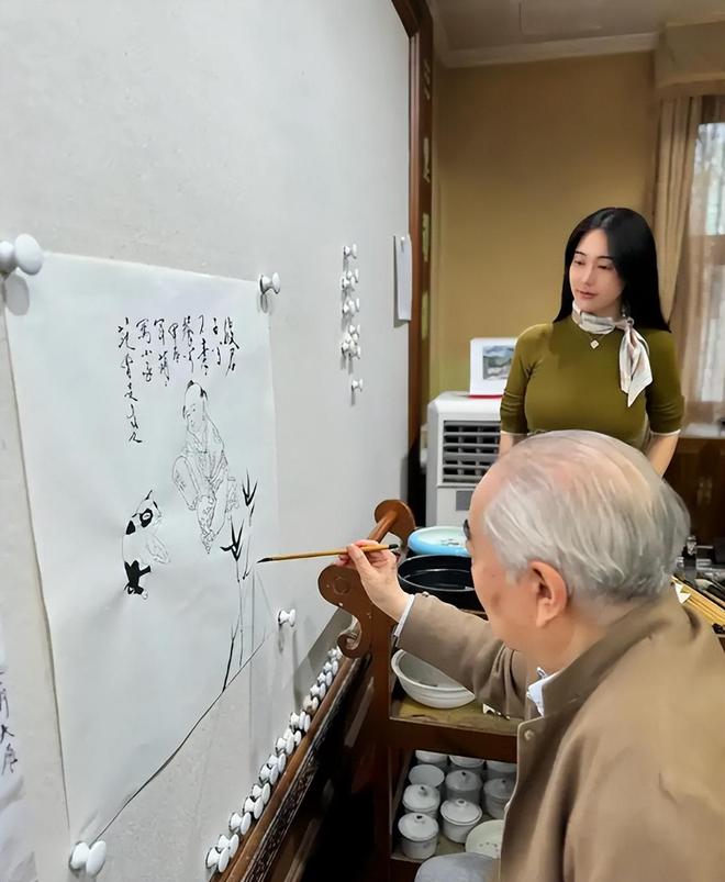 87岁的范曾也没想到，他给了徐萌一切的爱，却没换来一丝真心！