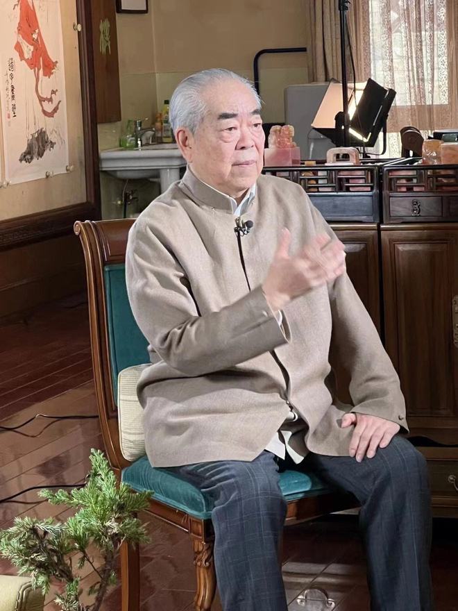 87岁的范曾也没想到，他给了徐萌一切的爱，却没换来一丝真心！