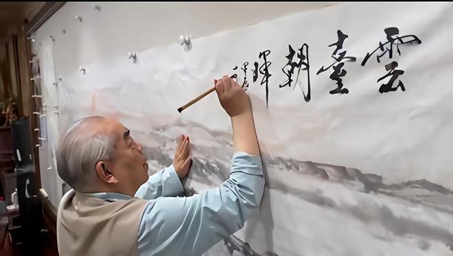 范曾继子评论区沦陷！背靠老爷子享尽资源，合影曝光从不提生父