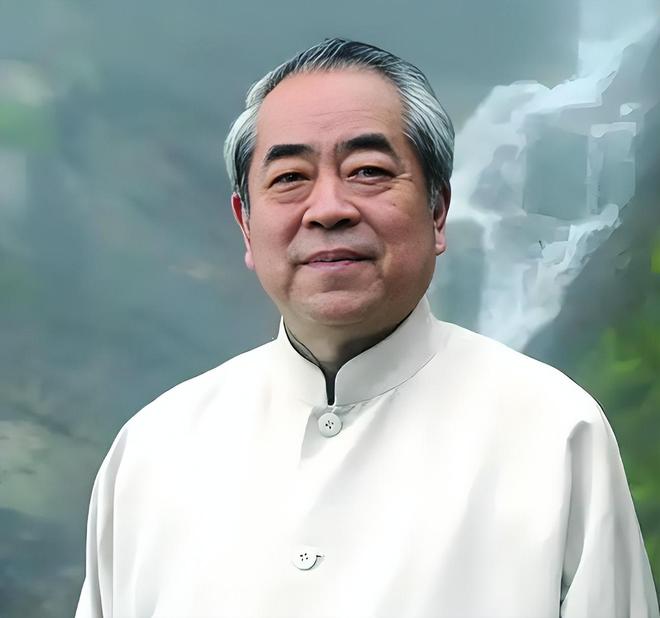 范曾陷入家族内斗！带娇妻去法国看展拒见女儿，徐萌疑似怀孕上位