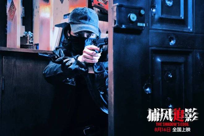 成龙燃，张子枫飒！文艺女神成打女，捕风捉影如何征服暑期档？