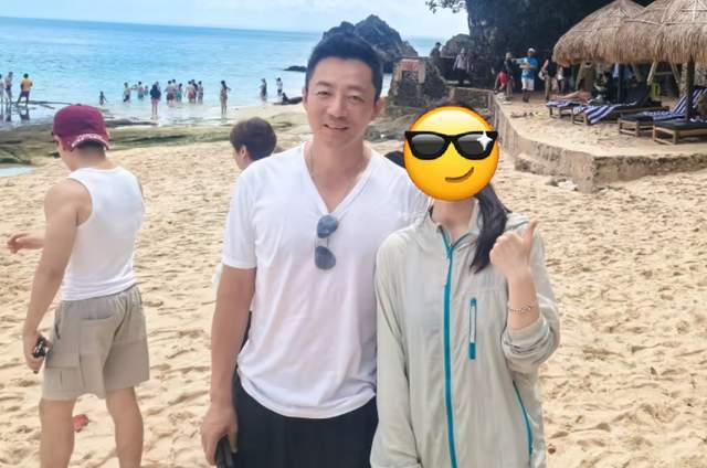 汪小菲晒出一家四口合照，带孩子去巴厘岛度假，马筱梅发福显孕相