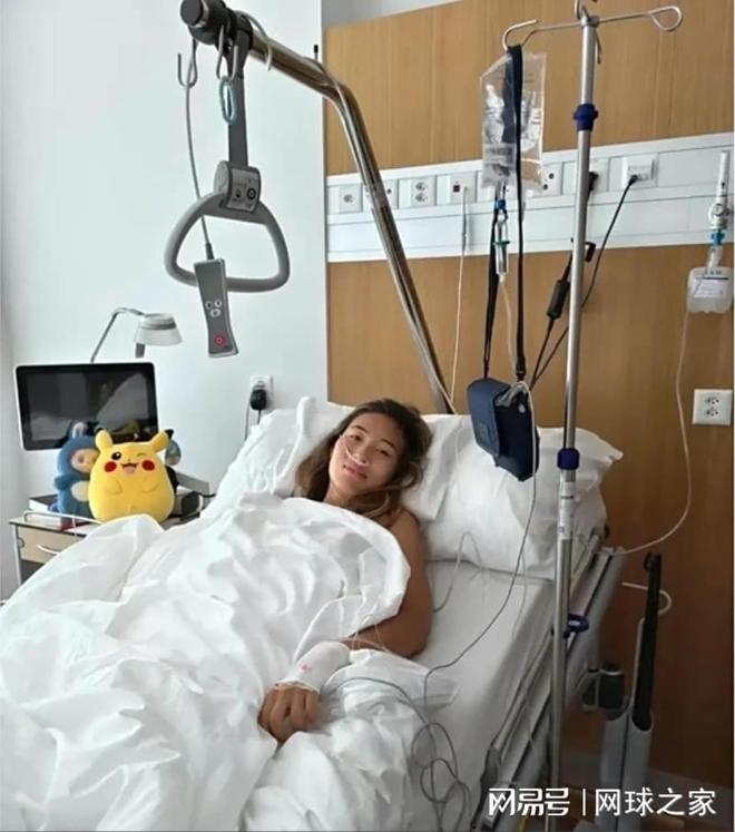 郑钦文用组照讲述伤病加速度康复故事，眉毛意外成关注焦点