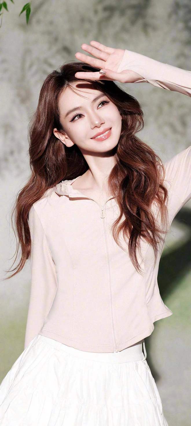 戚薇大方承认医美过度，整个眉毛动不了，网友不批评却夸她够真诚