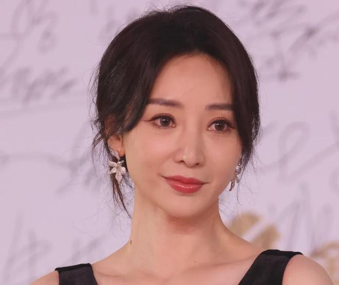 越来越多女星承认整容！有人后悔有人上瘾，动了28次手术停不下来