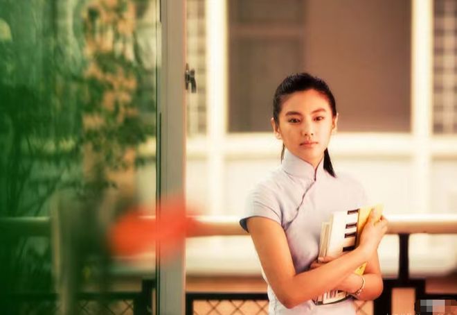 杨幂《生万物》里的脸部状态，再次证明想做真演员，就要少动脸！
