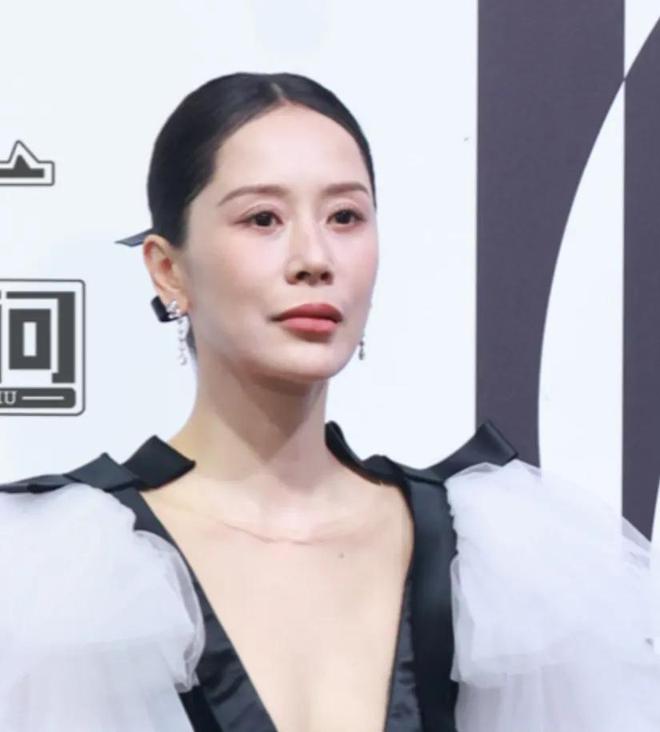 杨幂《生万物》里的脸部状态，再次证明想做真演员，就要少动脸！