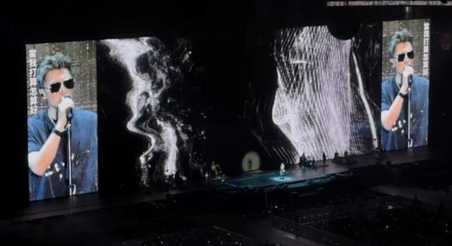 谢霆锋香港演唱会现场：英皇全员出动十分壮观，王嘉尔隔空合唱