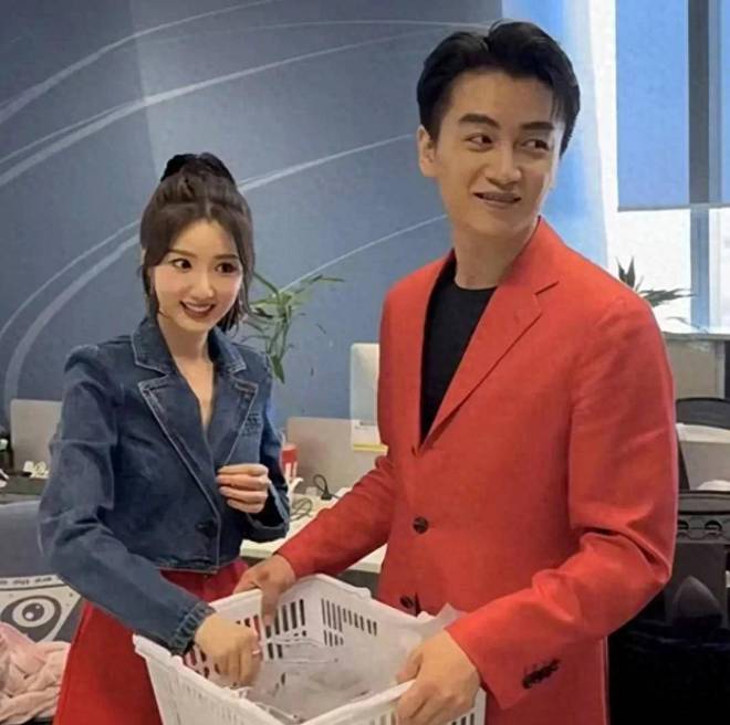 毛晓彤辟谣和陈晓领证传闻，强调从未在一起，怒打30个假字证清白