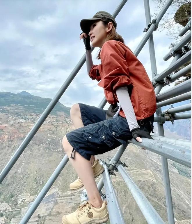 43岁豪门阔太，离婚后拍纪录片，被选为感动中国十大人物