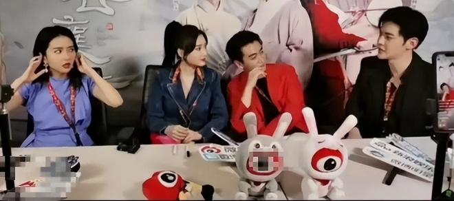 热搜第一！网传毛晓彤陈晓已领证结婚，毛晓彤回应了，信息量很大
