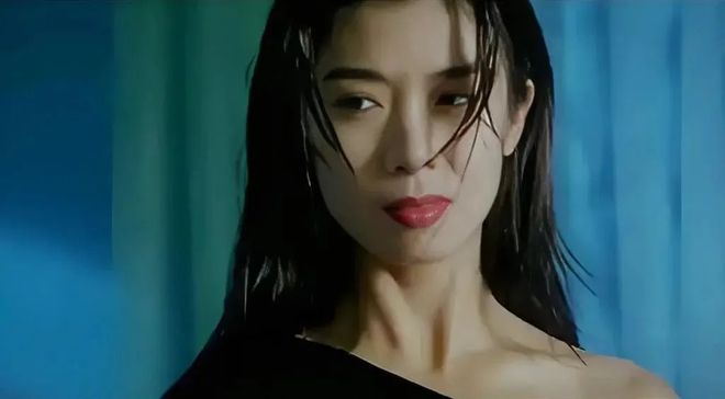 一代艳后吴家丽：被成龙称为顶级美人，61岁高龄，220斤体重，却仍美到勾人！