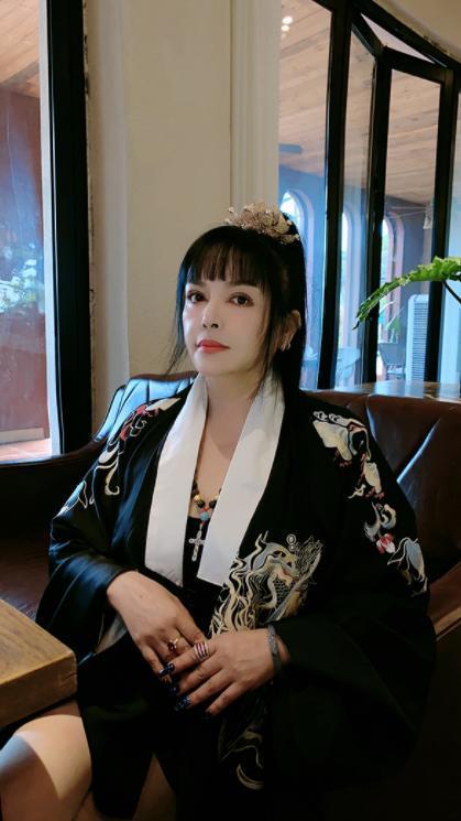 温岚黄安光头李进追忆，群星悼念千百惠离世，咖啡屋旋律永存心间