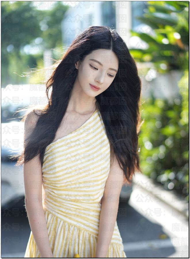 震惊！顶流男星被人气小花爆出轨+和新人开房+私密视频流出