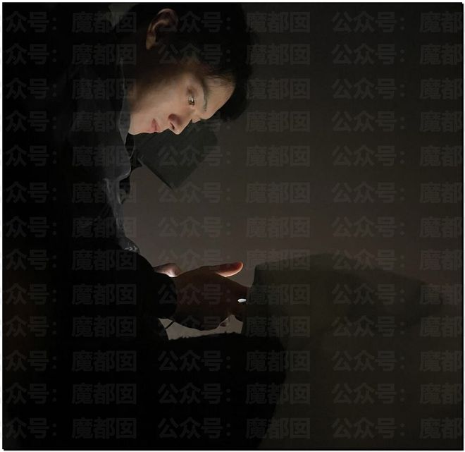 震惊！顶流男星被人气小花爆出轨+和新人开房+私密视频流出